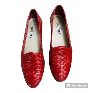 Trotters Liz Leather Woven Loafer Flats Dark Red
Size 9/ but fit like 8 1/2
